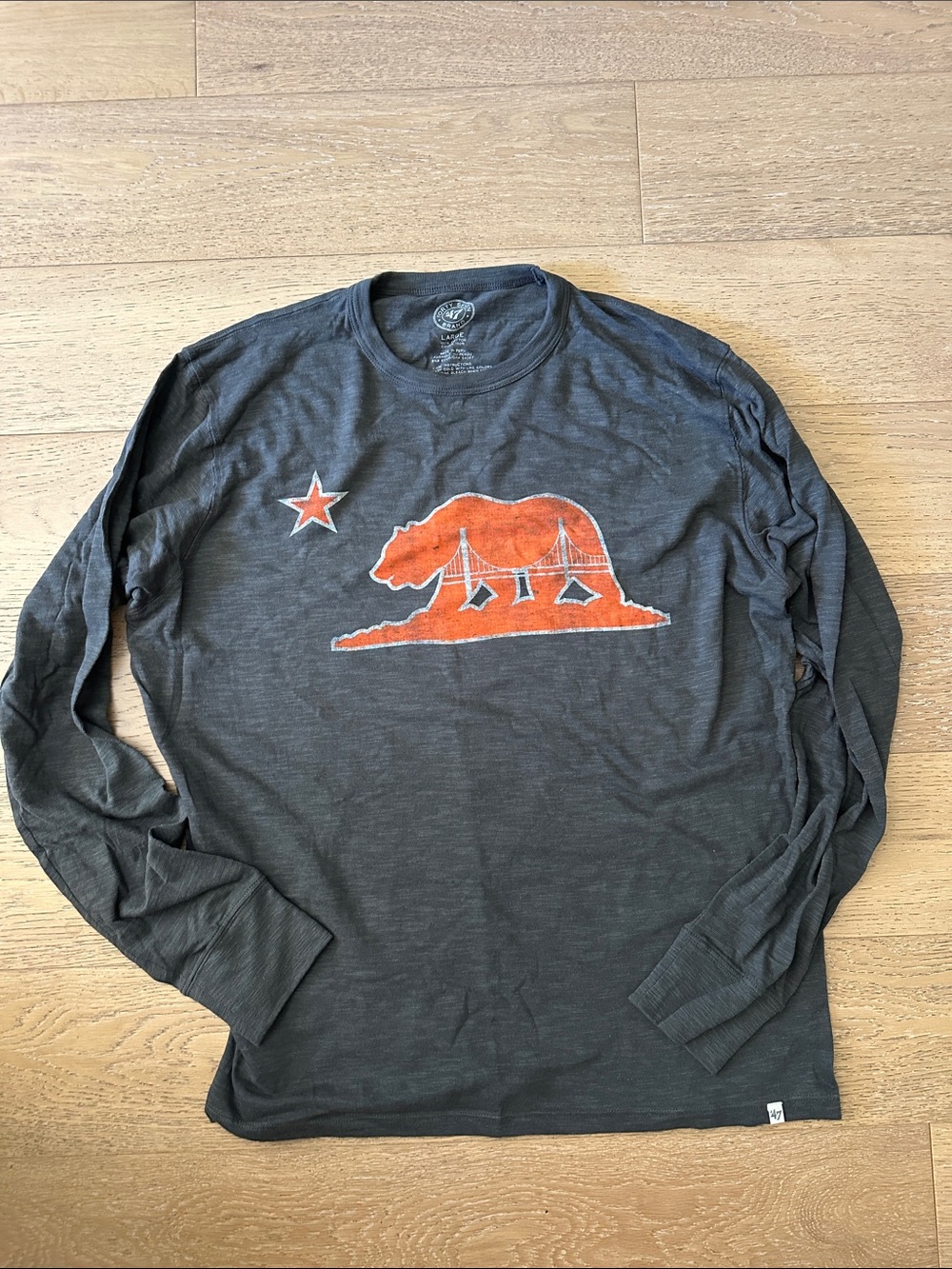 47 brand Men's Long Sleeve Graphic Shirt - Charcoal with Orange Bear Graphic
